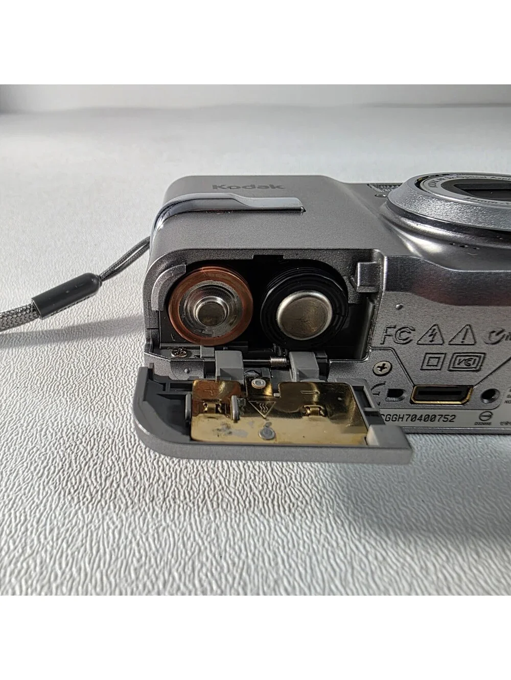 Kodak EasyShare C743 7.1MP Digital Camera With Batteries, Silver Works - READ